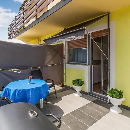 1 Bedroom Stunning In *