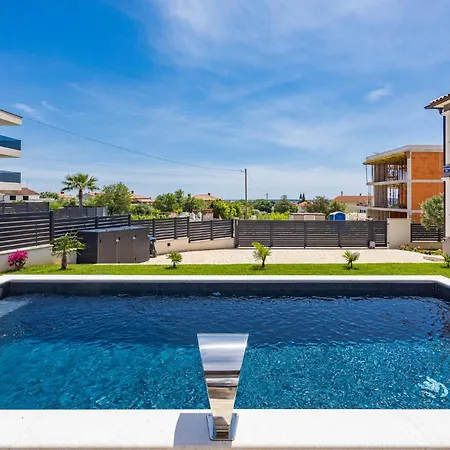1 Bedroom Stunning In *