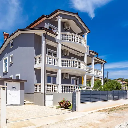1 Bedroom Stunning In * Medulin
