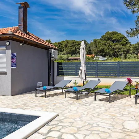 1 Bedroom Stunning In Appartement *