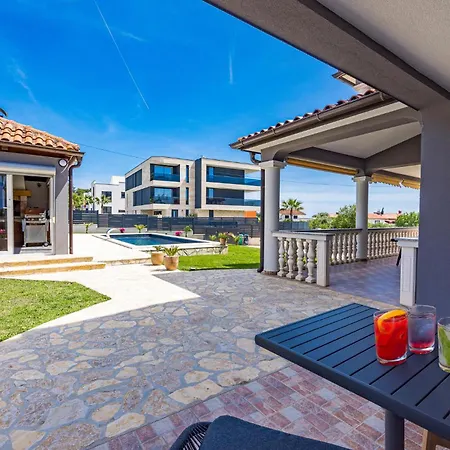 1 Bedroom Stunning In Apartment Medulin