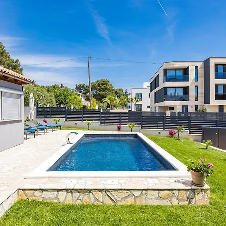 Apartment 1 Bedroom Stunning In