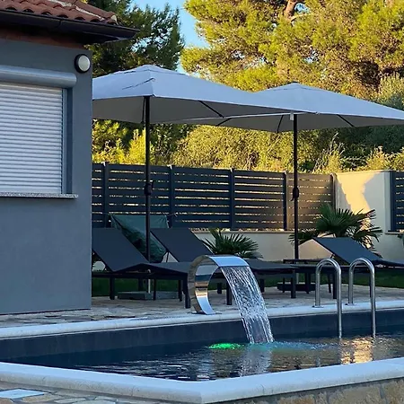 1 Bedroom Stunning In Appartement *