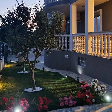 1 Bedroom Stunning In Appartement Medulin
