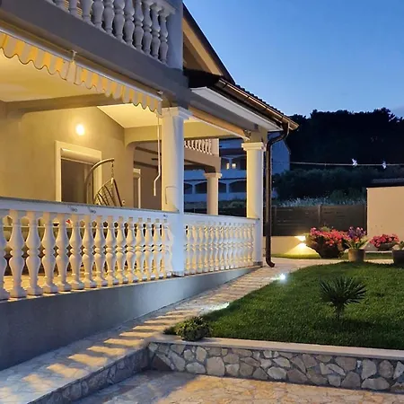 1 Bedroom Stunning In *